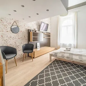 Susan Near Blaha Lujza Square Apartmán Budapešť